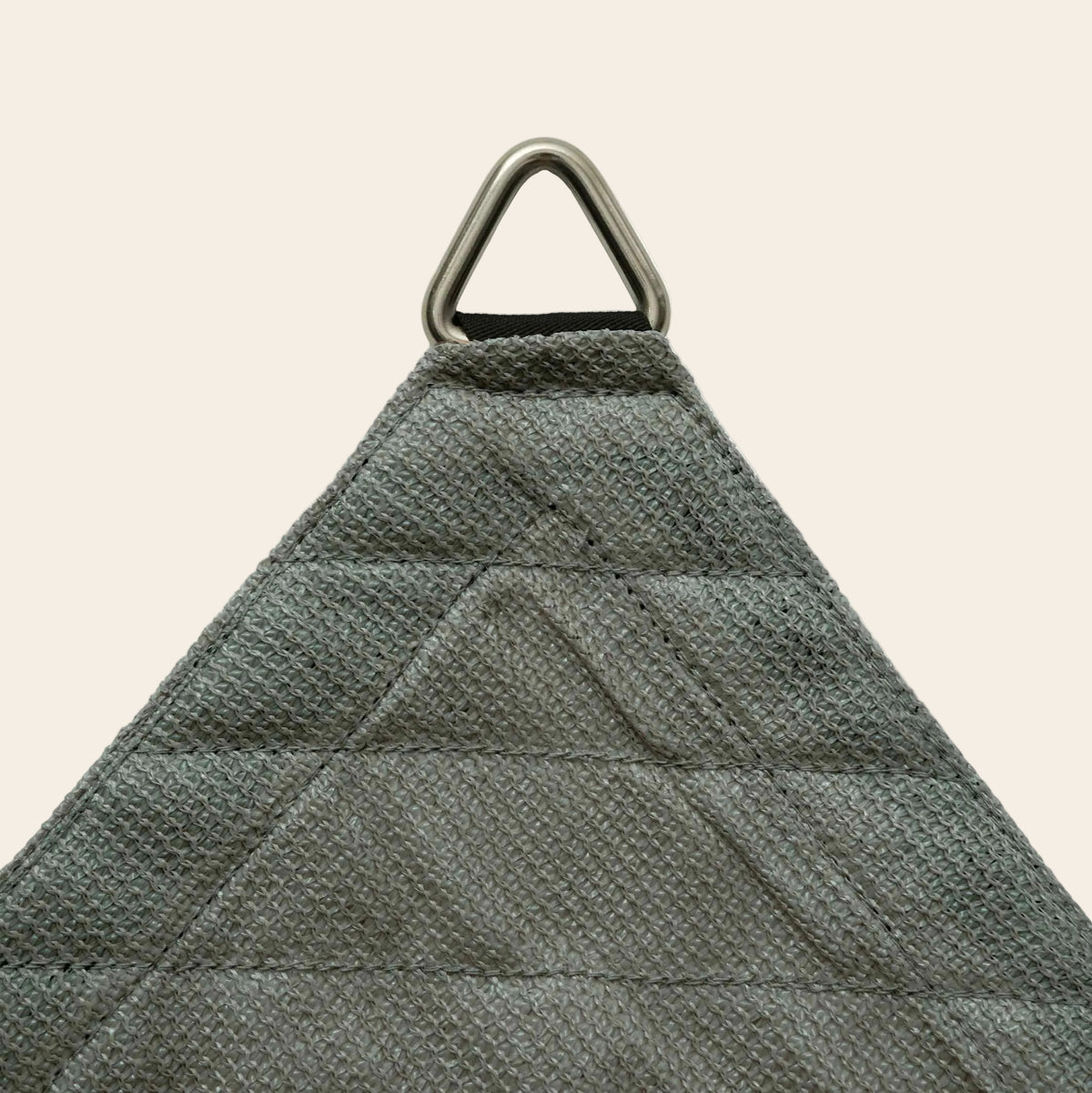 Voile d’ombrage triangulaire respirante UV & vent